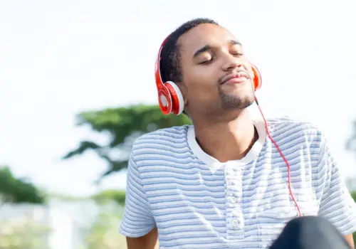 Conheça os melhores apps para escutar música grátis sem internet ( Imagem: Freepik)